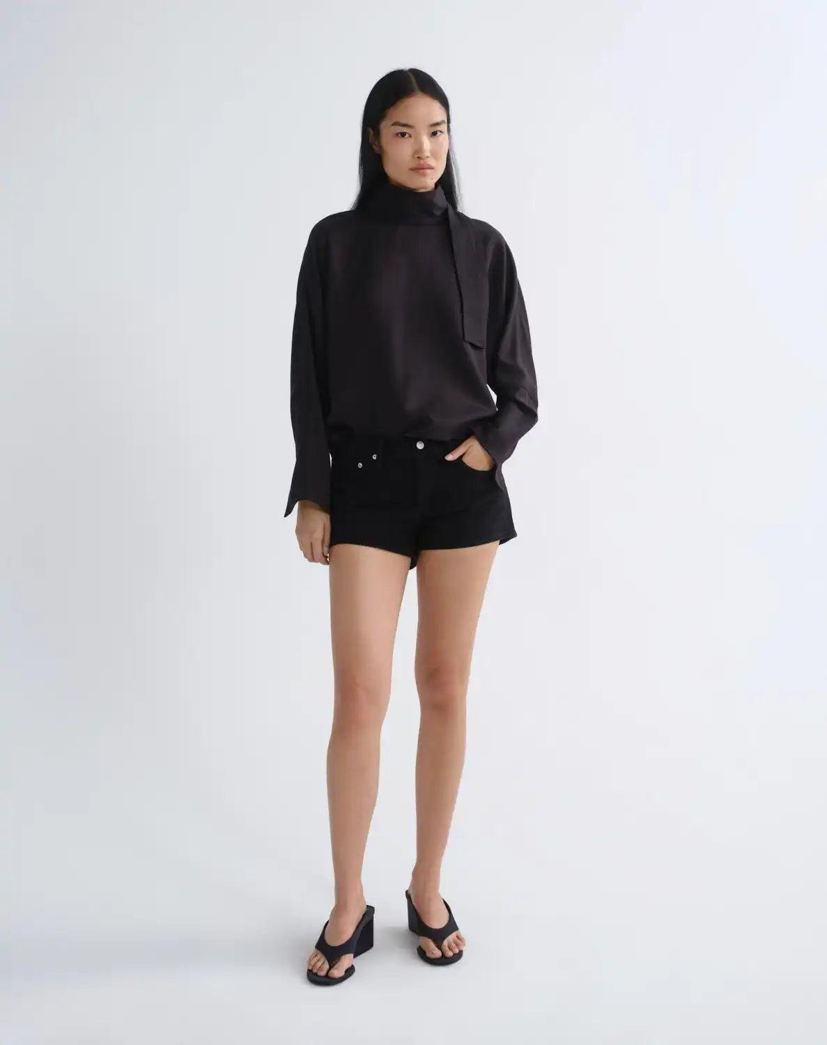 Low Rise Parker Short (Weightless) in Phase