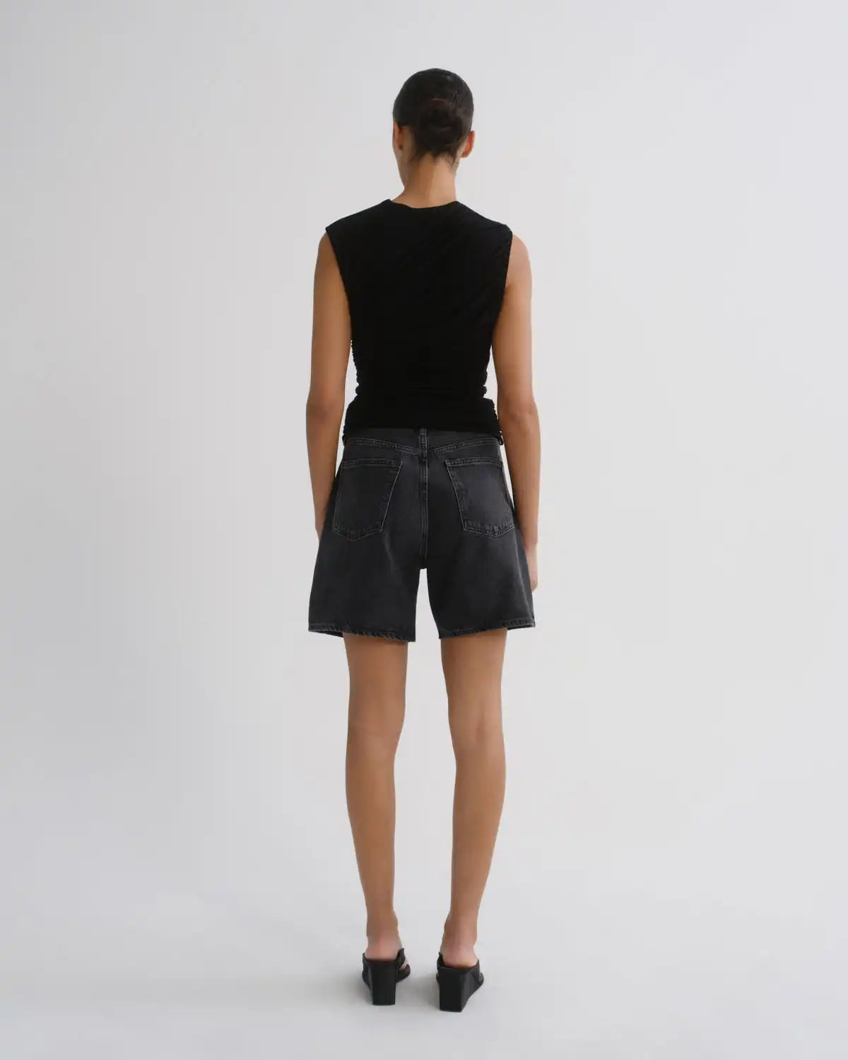 Dame Short (Weightless) in Hitch