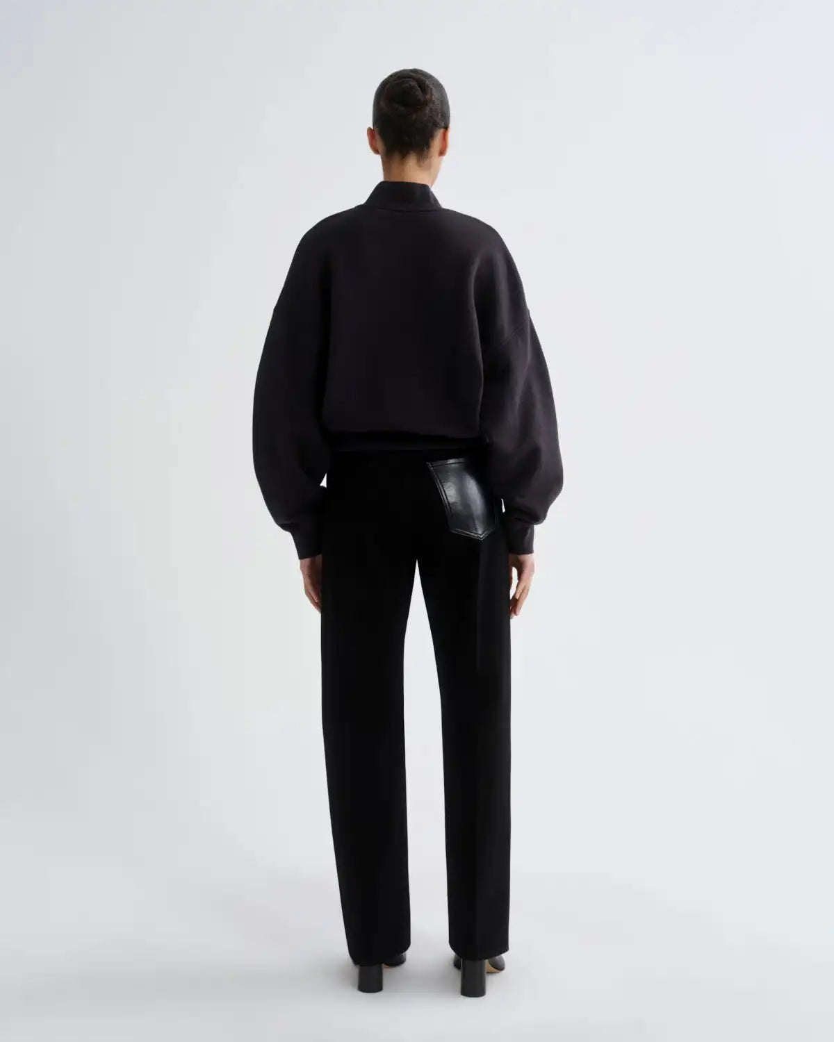 Tess Sweatshirt in Washed Black