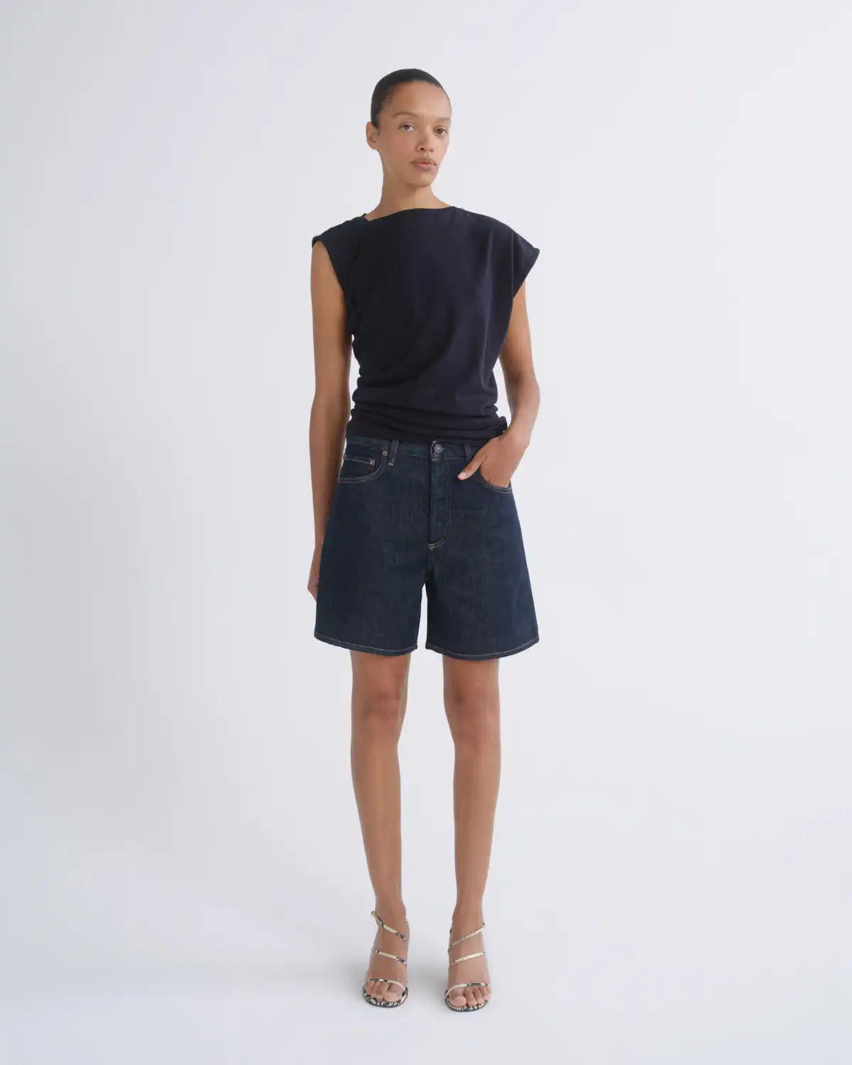 Dame Short (Weightless) in Rinse