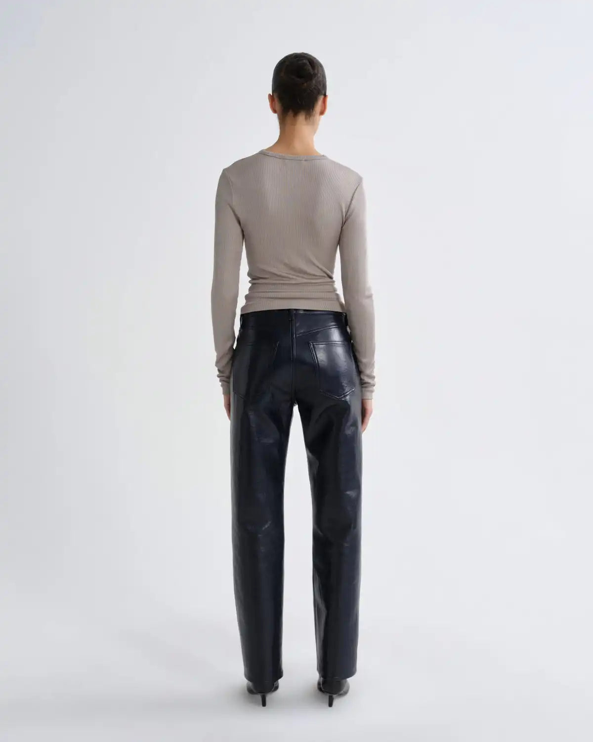 Delphi Slim Tee (Viscose) in Taupe