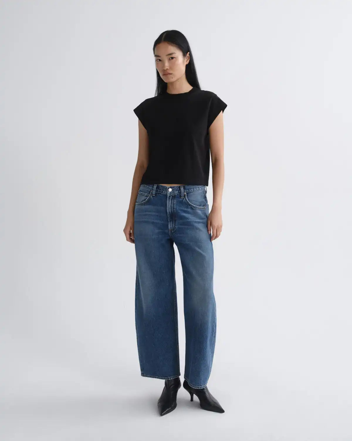 Low Curve Crop Jean (Weightless) in Curb