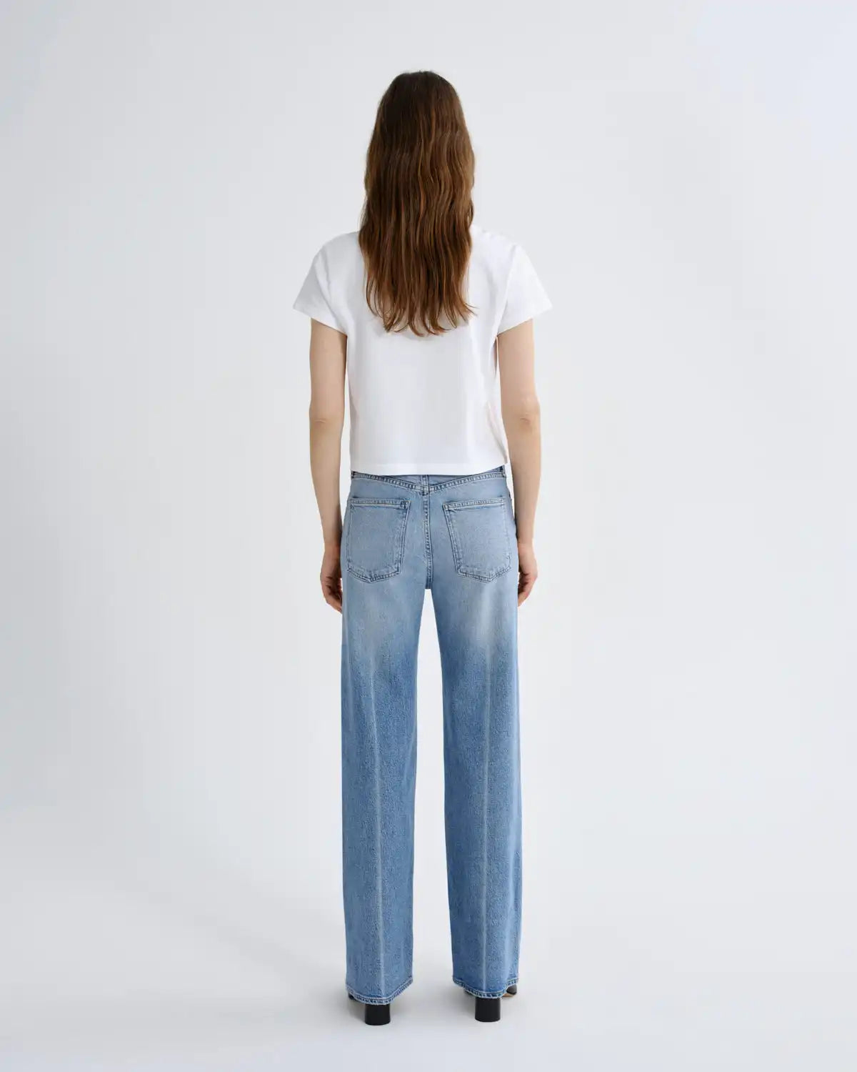 Harper Straight Jean (Weightless Stretch) in Outlook