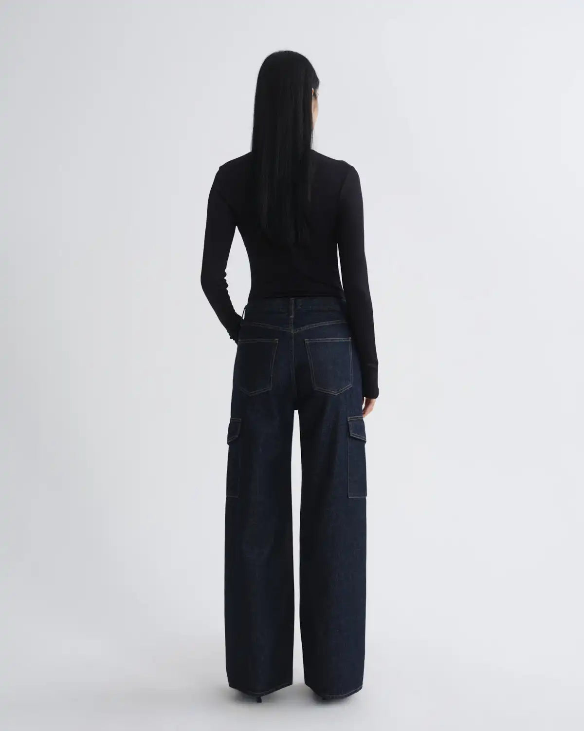 Delphi Slim Tee (Viscose) in Obscura
