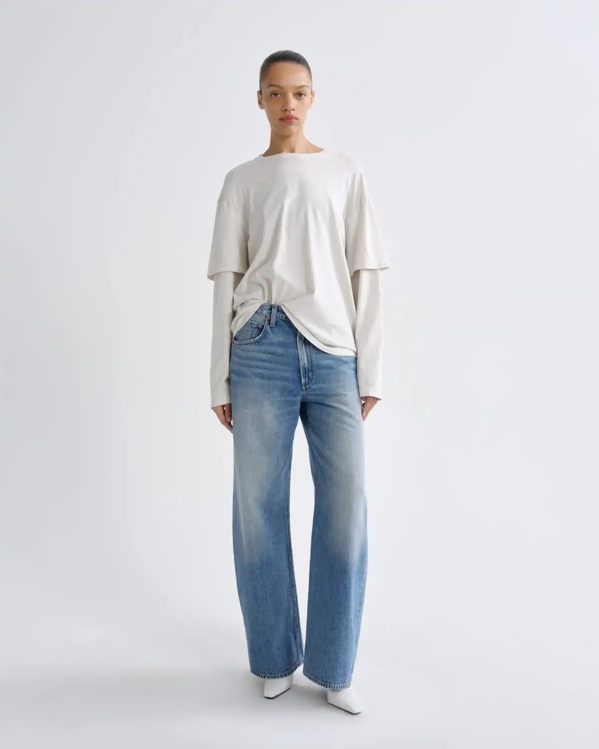 Low Curve Jean (Weightless) in Venture