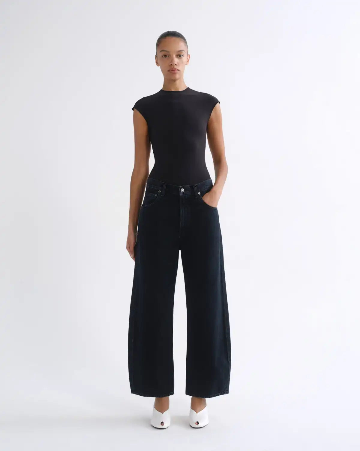 Low Curve Crop Jean (Weightless) in Crushed