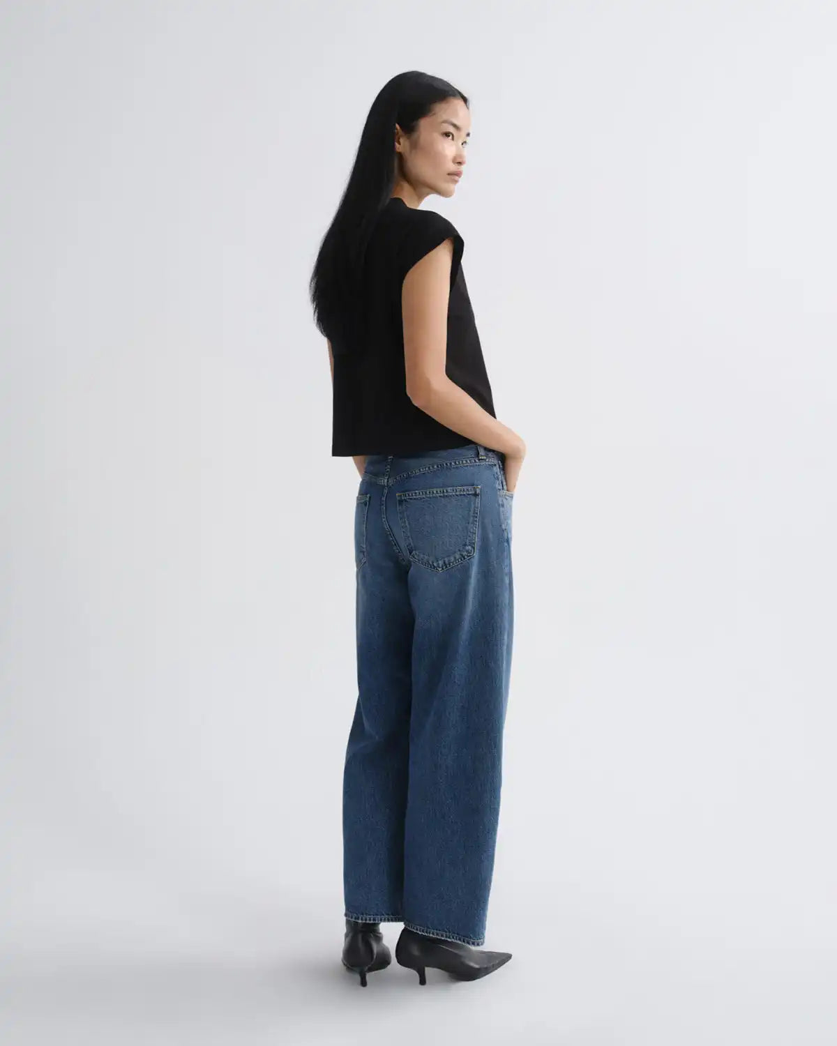 Low Curve Crop Jean (Weightless) in Curb