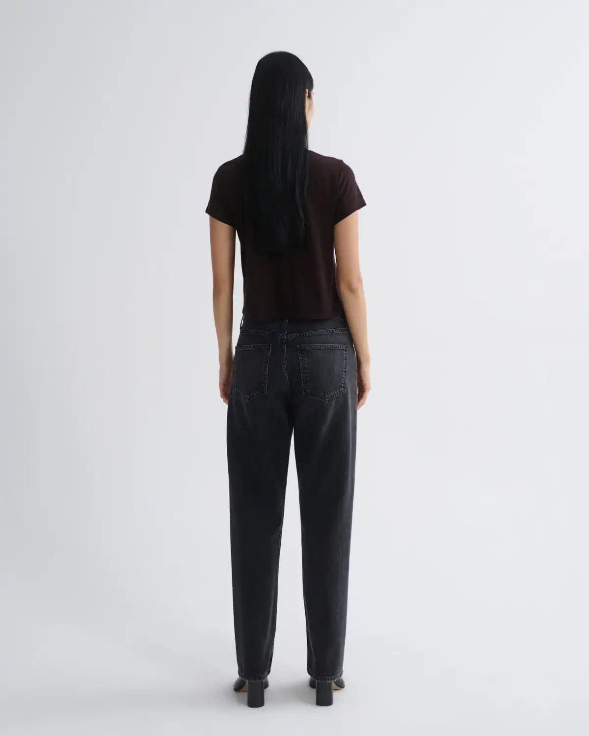 90's Mid Rise Straight 32" (Weightless) in Translation