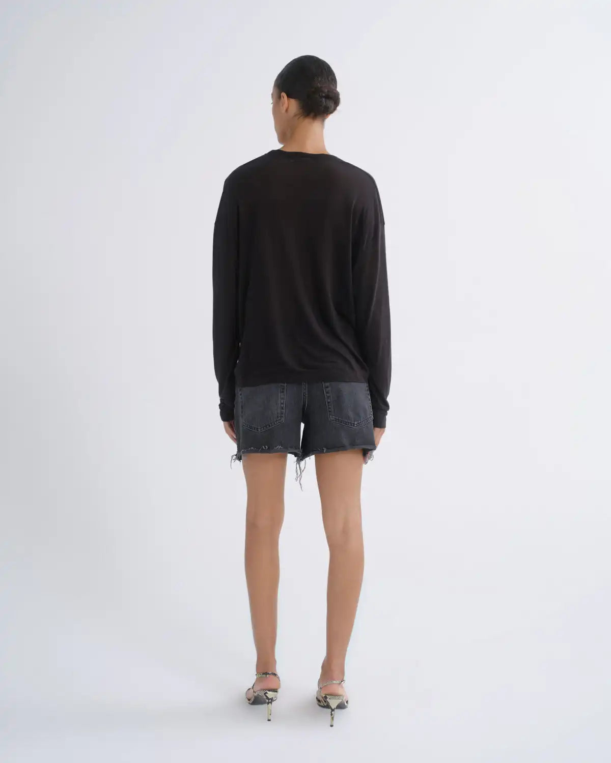 Nye Short (Weightless) in Translation